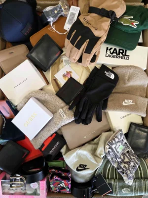 The picture shows a package with accessories in the category AC.