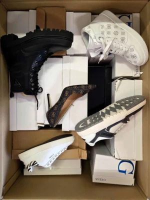 The photo shows a package with footwear in the category BS.