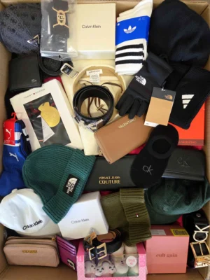The picture shows a package with accessories in the category AC.