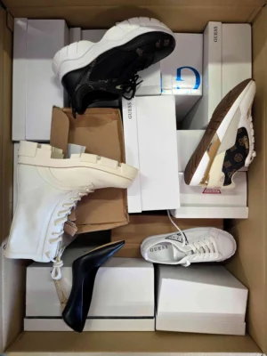 The photo shows a package with footwear in the category BS.