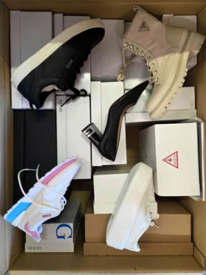 The photo shows a package with footwear in the category BS.