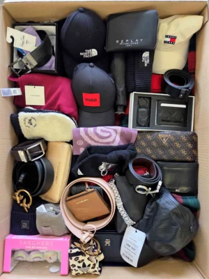 The picture shows a package with accessories in the category AC.