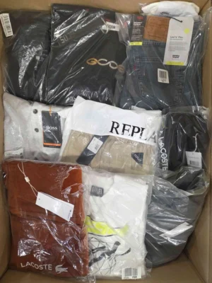 The photo shows a package with clothing in the category AM.