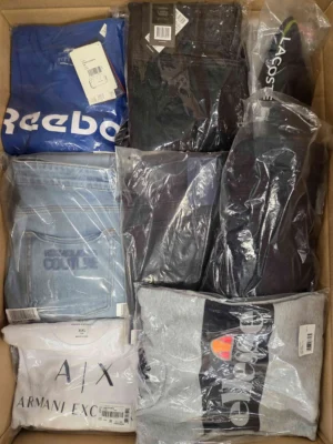 The photo shows a package with clothing in the category AM.