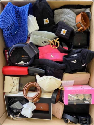 The picture shows a package with accessories in the category AC.