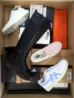 The photo shows a package with footwear in the category CS.