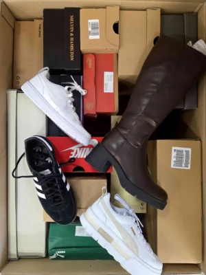 The photo shows a package with footwear in the category CS.