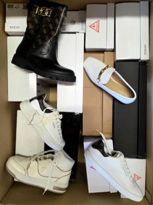 The photo shows a package with footwear in the category BS.