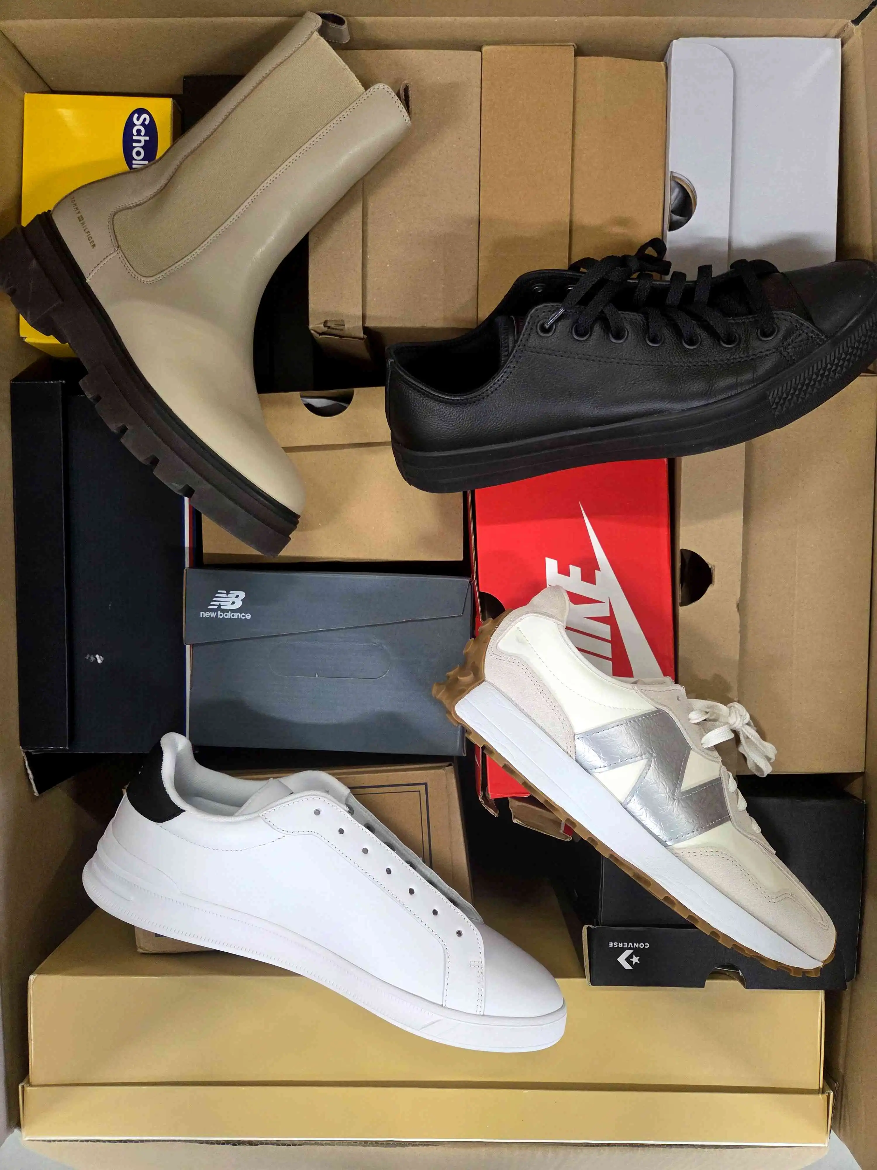 CS5699 3 The photo shows a package with footwear in the category CS.