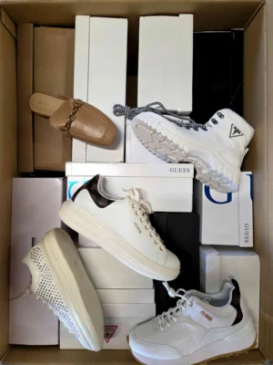 The photo shows a package with footwear in the category BS.