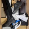 The photo shows a package with footwear in the category CS.