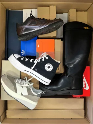 The photo shows a package with footwear in the category CS.