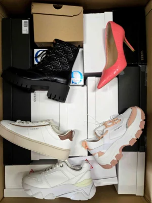 The photo shows a package with footwear in the category BS.