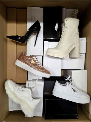 The photo shows a package with footwear in the category BS.