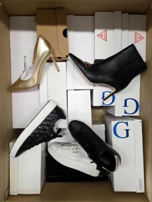 The photo shows a package with footwear in the category BS.