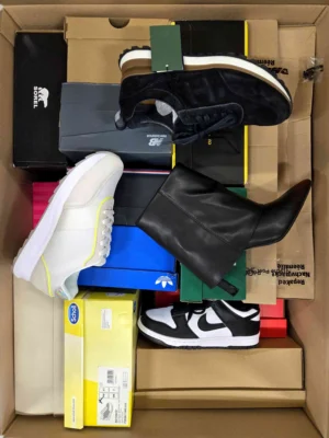 The photo shows a package with footwear in the category CS.