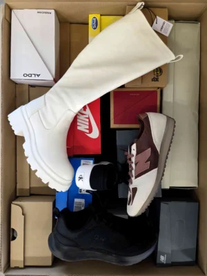 The photo shows a package with footwear in the category CS.