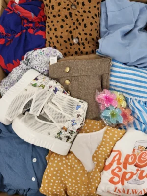 The photo shows a package with clothing in the category SN.