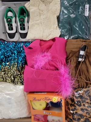 The photo shows a package with clothing in the category SN.