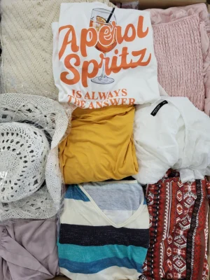 The photo shows a package with clothing in the category SN.