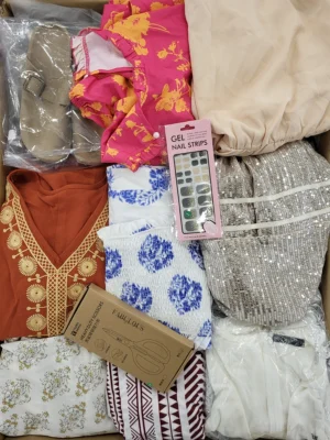 The photo shows a package with clothing in the category SN.