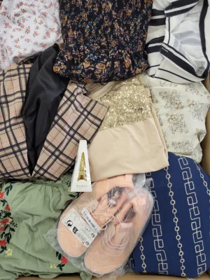 The photo shows a package with clothing in the category SN.