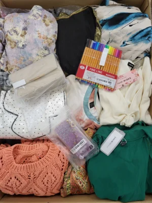 The photo shows a package with clothing in the category SN.