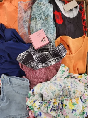 The photo shows a package with clothing in the category SN.
