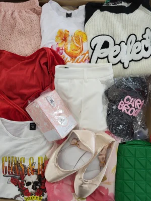 The photo shows a package with clothing in the category SN.