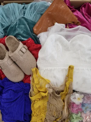 The photo shows a package with clothing in the category SN.