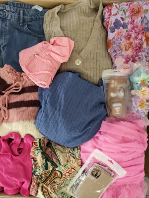 The photo shows a package with clothing in the category SN.