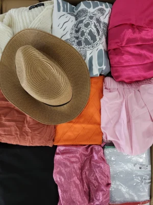 The photo shows a package with clothing in the category SN.