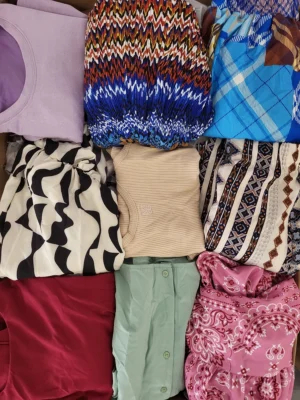 The photo shows a package with clothing in the category SN.