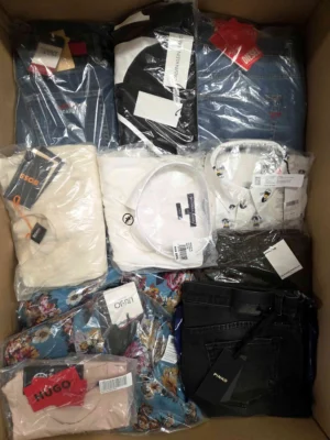 The photo shows a package with clothing in the category AP.