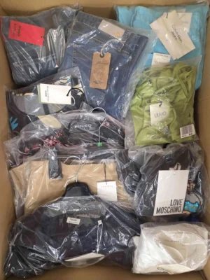 The photo shows a package with clothing in the category AP.