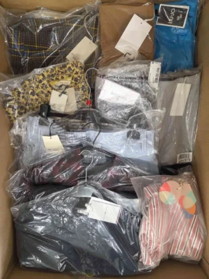 The photo shows a package with clothing in the category AP.