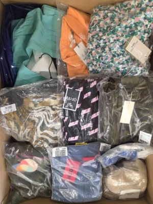 The photo shows a package with clothing in the category AP.