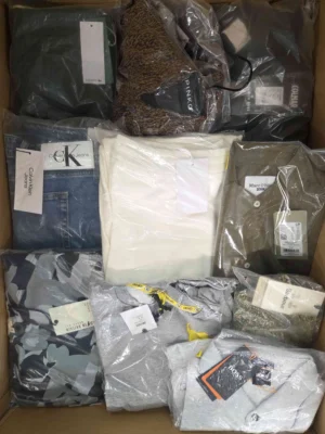 The photo shows a package with clothing in the category AP.