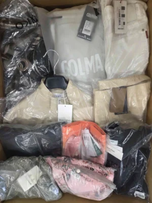The photo shows a package with clothing in the category AP.