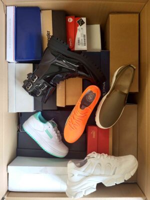 The photo shows a package with footwear in the category AS.