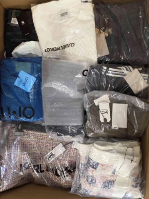 The photo shows a package with clothing in the category A.
