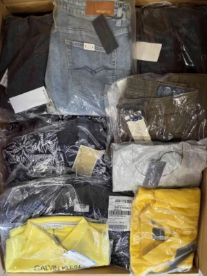 The photo shows a package with clothing in the category A.