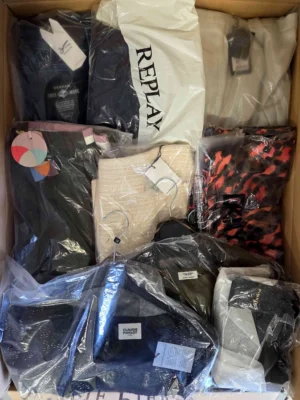 The photo shows a package with clothing in the category A.