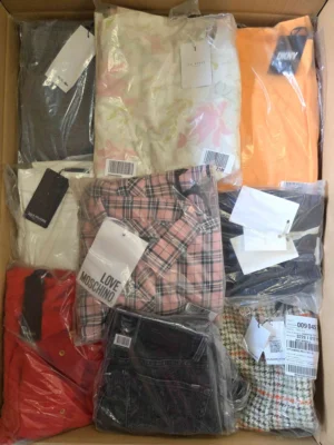 The photo shows a package with clothing in the category A.