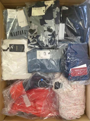 The photo shows a package with clothing in the category A.