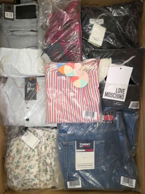 The photo shows a package with clothing in the category A.