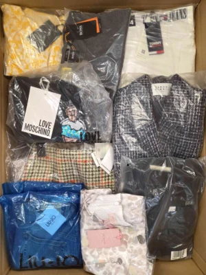 The photo shows a package with clothing in the category A.