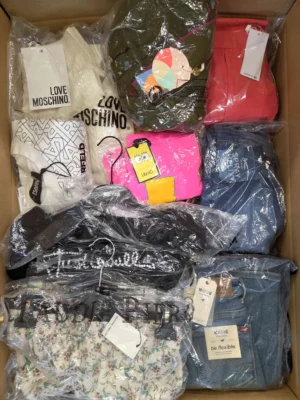 The photo shows a package with clothing in the category A.