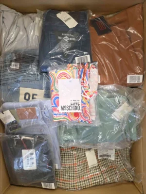 The photo shows a package with clothing in the category A.