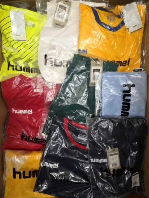 The photo shows a package with clothing in the category H.